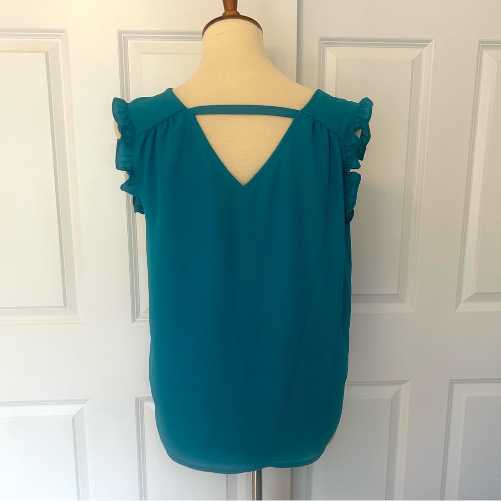 Versona “2 for 1” Turquoise and White Layered Sleeveless Blouses - Picture 3 of 7